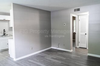 Building Photo - 129 Hillcrest Dr