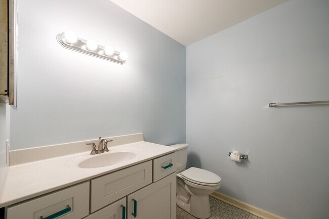 Building Photo - 2401 Scarsborough Dr
