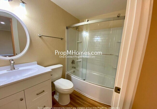 Building Photo - Charmingly Updated Three Bedroom Home in South Hillsboro!