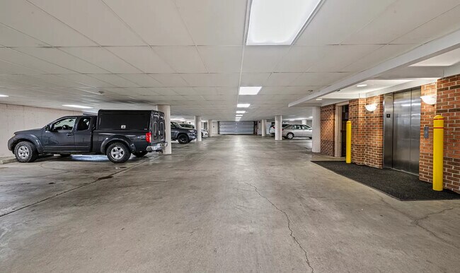 Building Photo - 8751 Jaffa Ct Dr E
