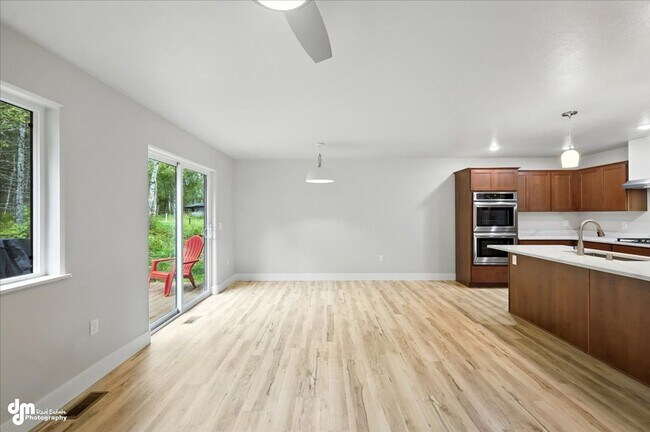 Building Photo - New & Upgraded 4BD Home!