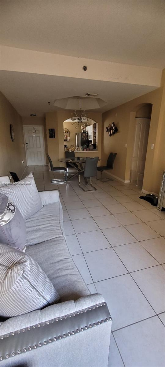 Building Photo - 905 NW 82nd Ave