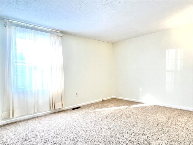 Building Photo - 35 Camberley Pl