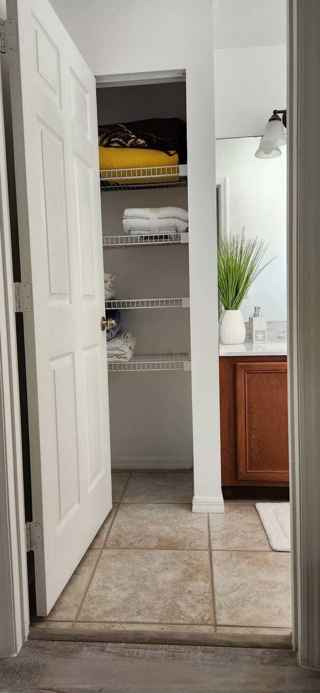 Building Photo - 1061 SW Charcoal Ave