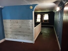 Building Photo - 532 Cornelia Ave