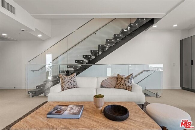 Building Photo - 1257 N Sweetzer Ave