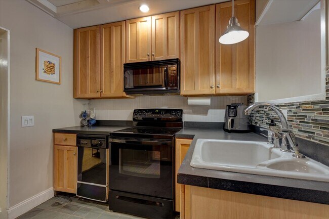 Building Photo - 1435 Covington St