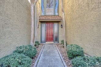 Building Photo - 3678 Hidden Dr