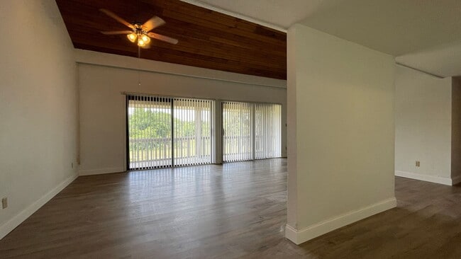 Building Photo - Priced Right!1 Bed 1 Bath Condo in Grenele...