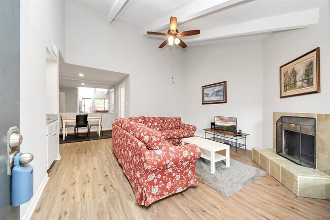 Building Photo - 5711 Sugar Hill Dr