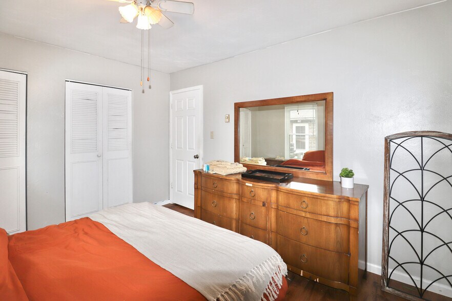 Building Photo - 706 Grant Ave