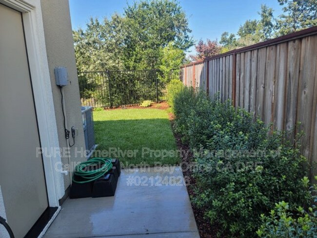 Building Photo - 1581 Country Manor Dr