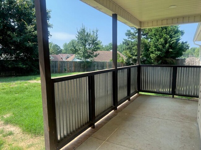 Building Photo - 436 Chester Lake Pl
