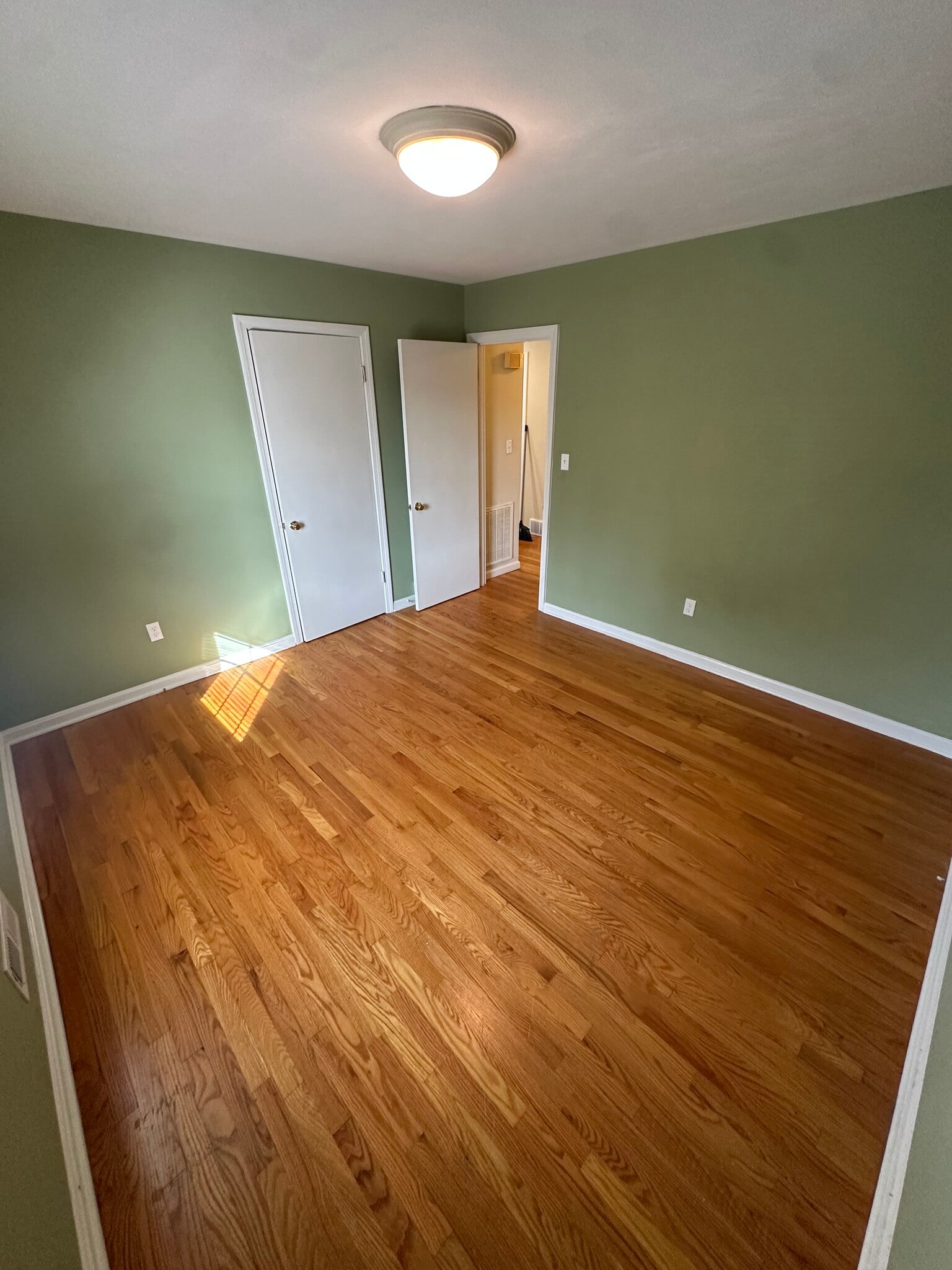 Building Photo - 2108 Southland Dr