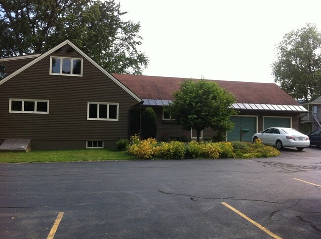 Building Photo - Beautiful Lakeside home in Windsor Vermont - Will go fast