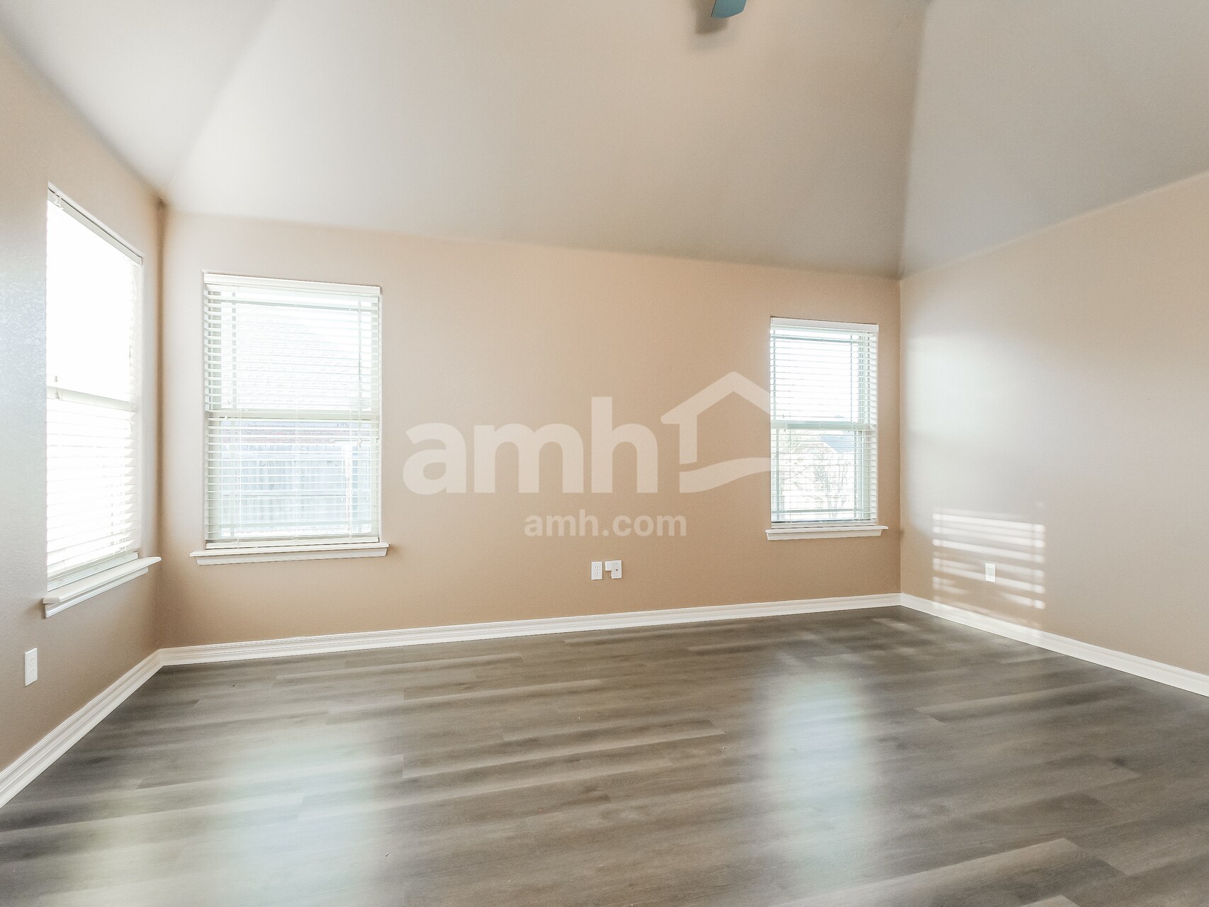 Building Photo - 1628 East Edgewater St S