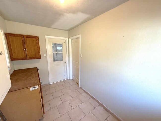 Building Photo - 2206 Eriksson St