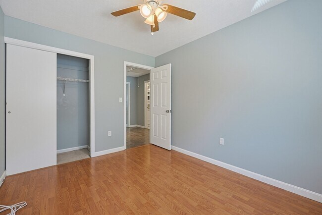 Building Photo - 167 Greenbrook Dr