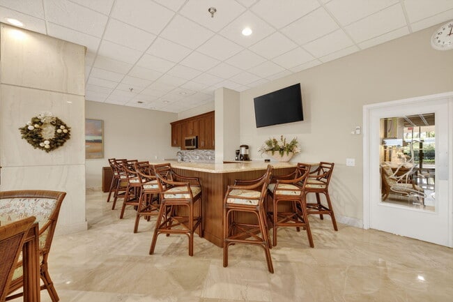 Building Photo - 9960 S Ocean Dr