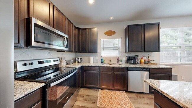 Building Photo - 963 Harper Ln