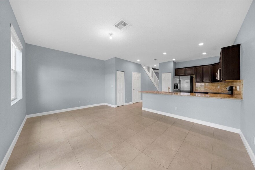 Building Photo - 5271 Ashley River Rd
