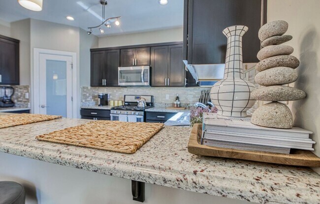 Building Photo - Furnished Eastside Beautiful 3 bed/2 baths...