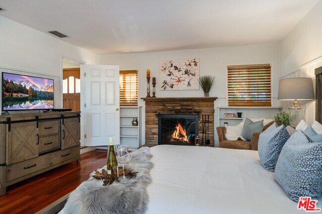 Building Photo - 13843 Milbank St