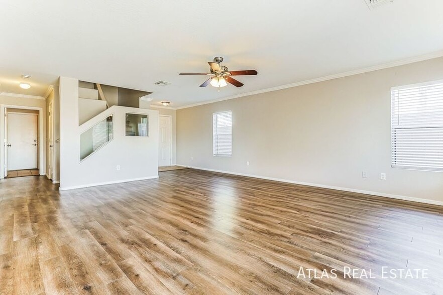 Building Photo - 912 E Mayfield Cir
