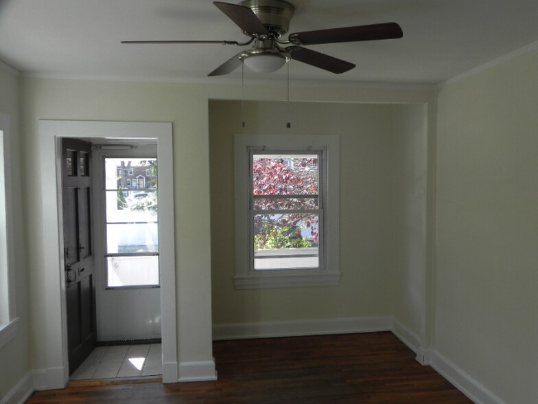 Building Photo - 186 Grasmere Ave