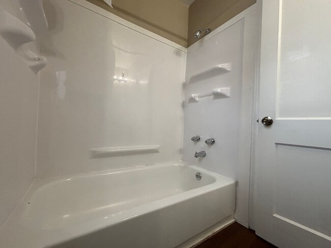 Building Photo - Phenomenal 2 Bedroom House in St. Paul Nei...