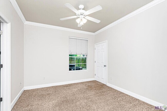 Building Photo - 900 Dean Lee Dr