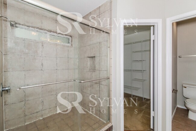 Building Photo - Prepare to fall in love with this 4BR, 2.5BA home.