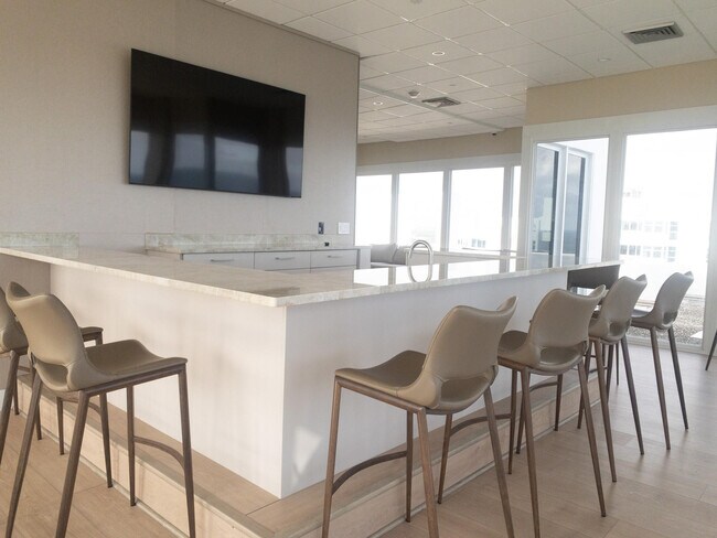 Building Photo - 1370 S Ocean Blvd