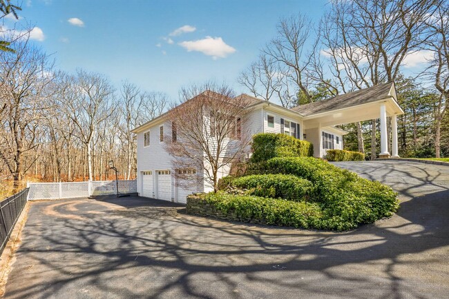 Building Photo - 9 Sea Farm Ct