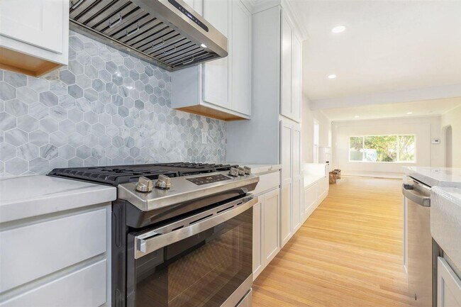 Building Photo - Beautiful Historic Home Meets Modern Luxury in San Leandro