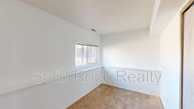 Building Photo - 935 Greenbrier Dr