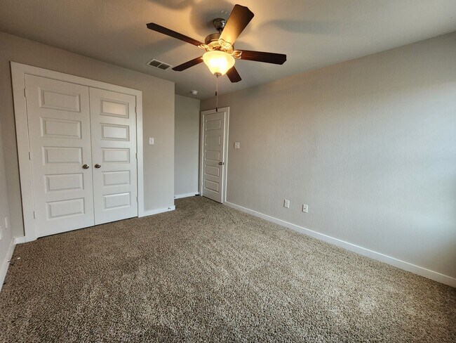 Building Photo - Large 3/2.5/2 in Creekside Crossing! Game Room + Balcony! Fridge Included / CISD