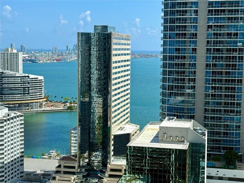 Building Photo - 1050 Brickell Ave