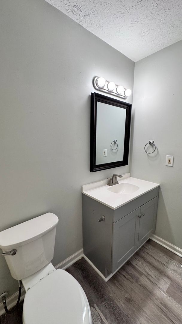 Building Photo - 2BR/1.5BA End Unit Townhome Near Downtown Snellville!