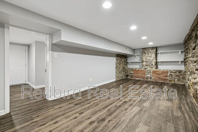 Building Photo - 401 Lawrence St