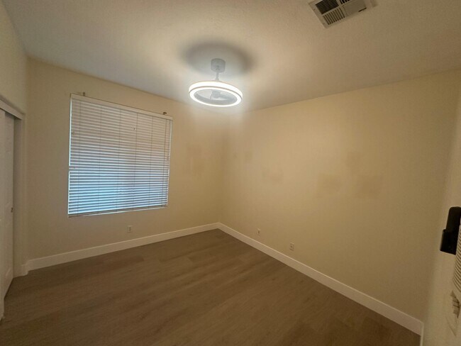 Building Photo - 45811 Honeysuckle Ct