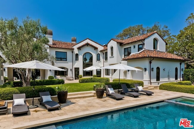 Building Photo - 2134 La Mesa Dr