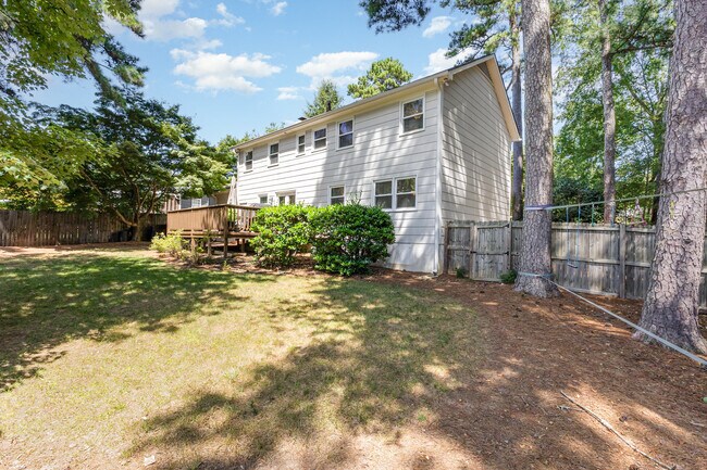 Building Photo - 4901 Stonehill Dr