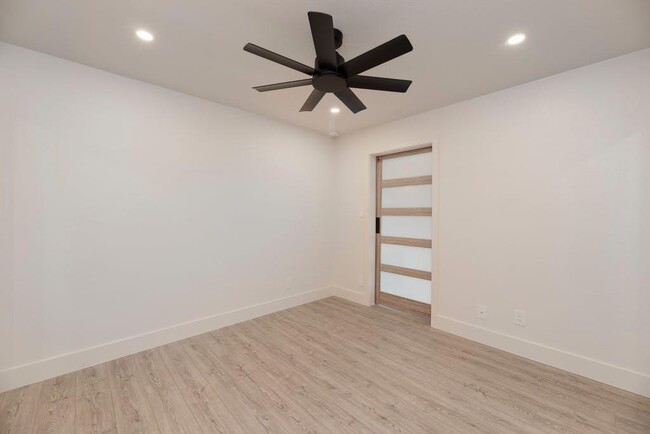 Building Photo - 1214 Barton Hills Dr