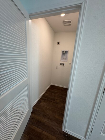 Building Photo - 2046 Zephyr Lily