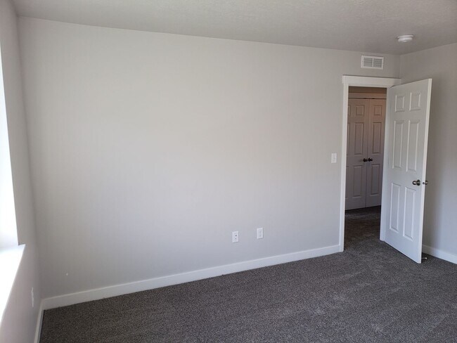 Building Photo - Beautiful 4 bed 2.5 Bath in Springville!!