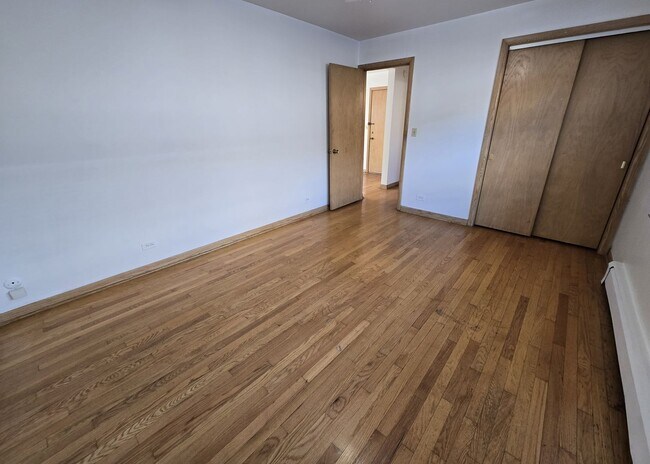 Building Photo - 4114 N Kedvale Ave