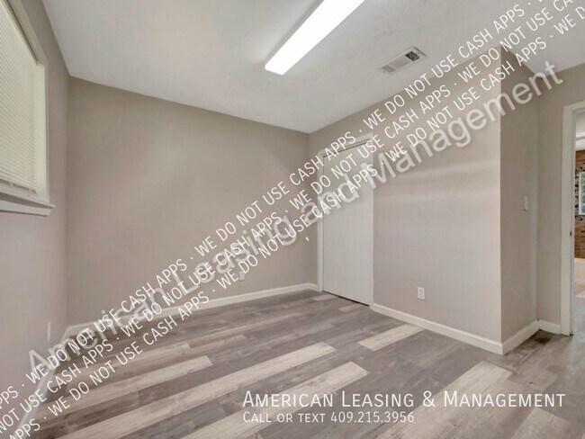 Building Photo - 1301 Spring Lake Dr