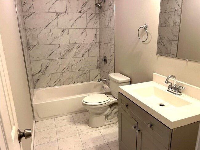 Building Photo - 566 Rockwell St SW