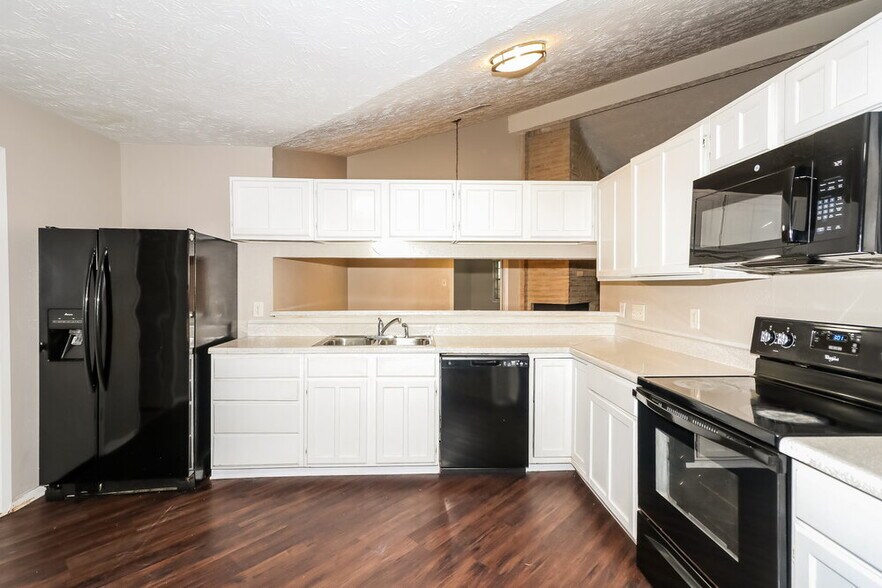 Building Photo - 19402 San Gabriel Dr